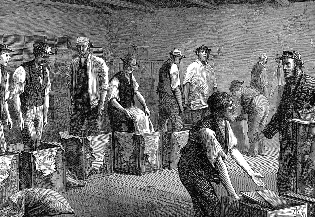 Imballaggio del tè nei magazzini della East & West India Dock Company, Londra, 1874 da Unbekannt