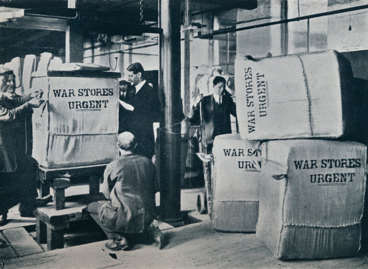 Imballaggio delle balle di khaki per la spedizione al governo, c1914 da Unbekannt