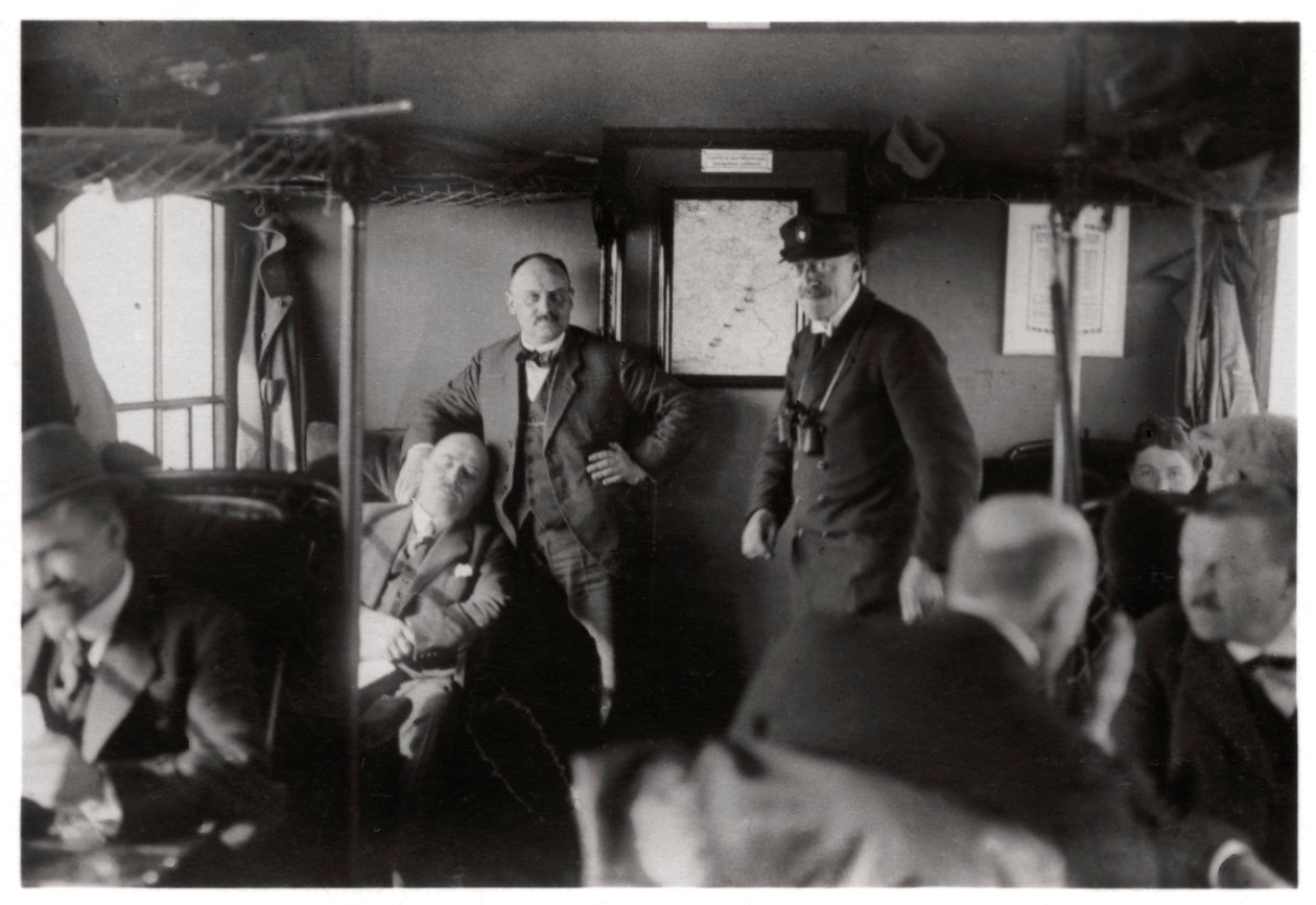 Compartimento passeggeri di uno Zeppelin, Lago di Costanza, Germania, c. 1909-1933, 1933 da Unbekannt