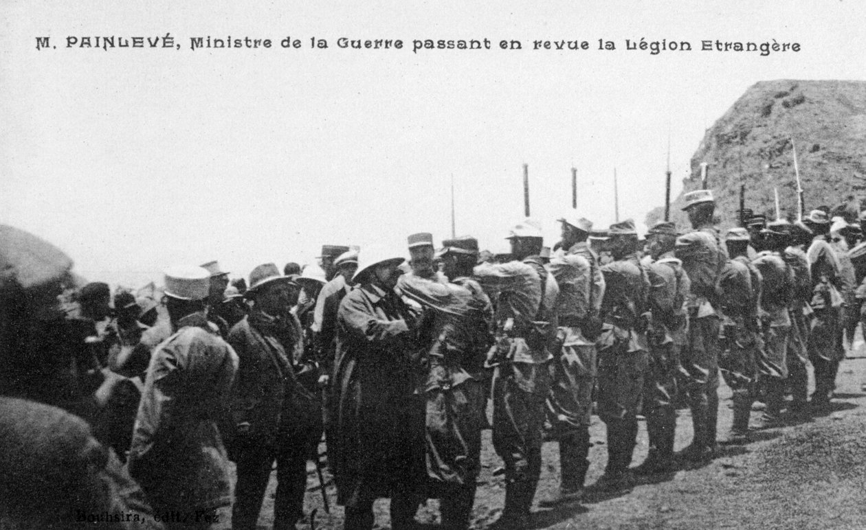 Paul Painlevé che rivede le truppe della Legione Straniera Francese, Marocco, c1926 da Unbekannt