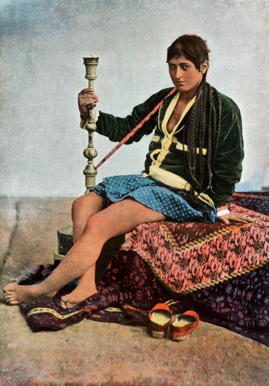 Donna persiana che fuma a Kalgan, 1900 da Unbekannt