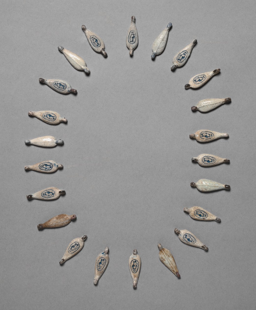 Perline a forma di petalo, c. 1391-1353 a.C. da Unbekannt