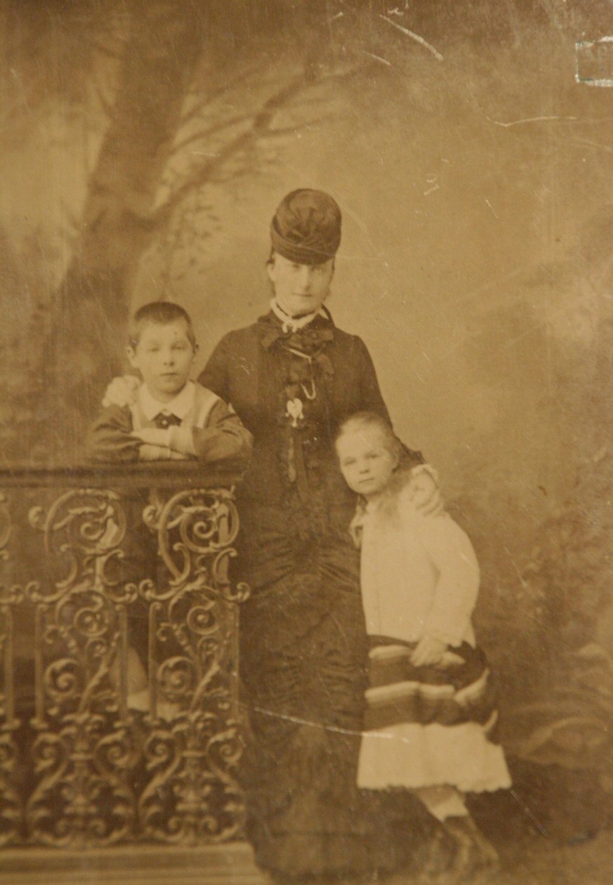 Principessa Ekaterina Mikhailovna Yurievskaya con i figli Georgy e Olga da Unbekannt