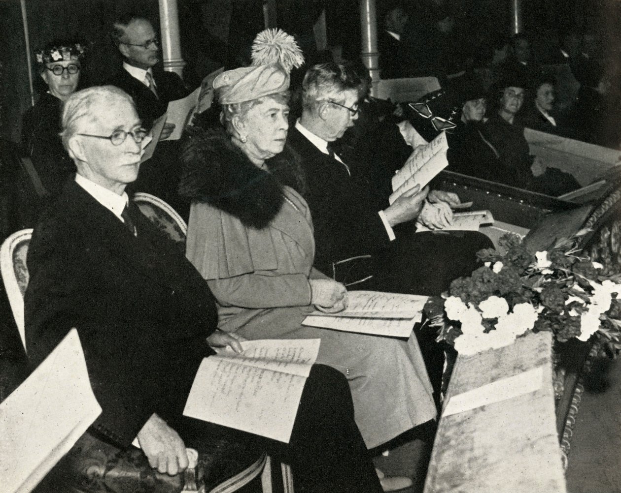 La Regina Maria al concerto di ringraziamento per la vittoria, Royal Albert Hall, 1945, 1951 da Unbekannt