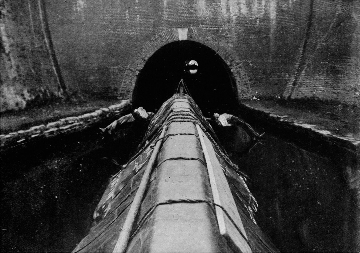 Pronti per iniziare a spingere una barca sul canale, Londra, c1890-1903 da Unbekannt