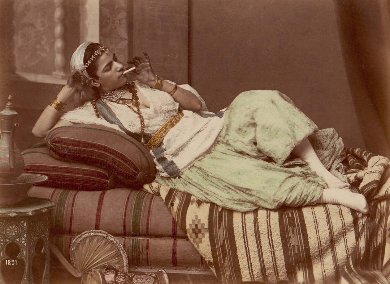 [Donna sdraiata che fuma], 1870-90 da Unbekannt