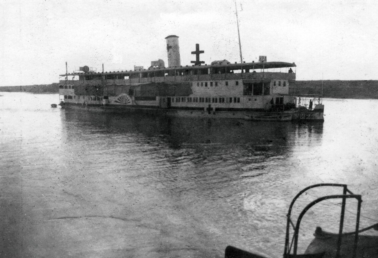 Barca fluviale della Croce Rossa che risale il fiume Tigri, Mesopotamia, Prima Guerra Mondiale, 1918 da Unbekannt