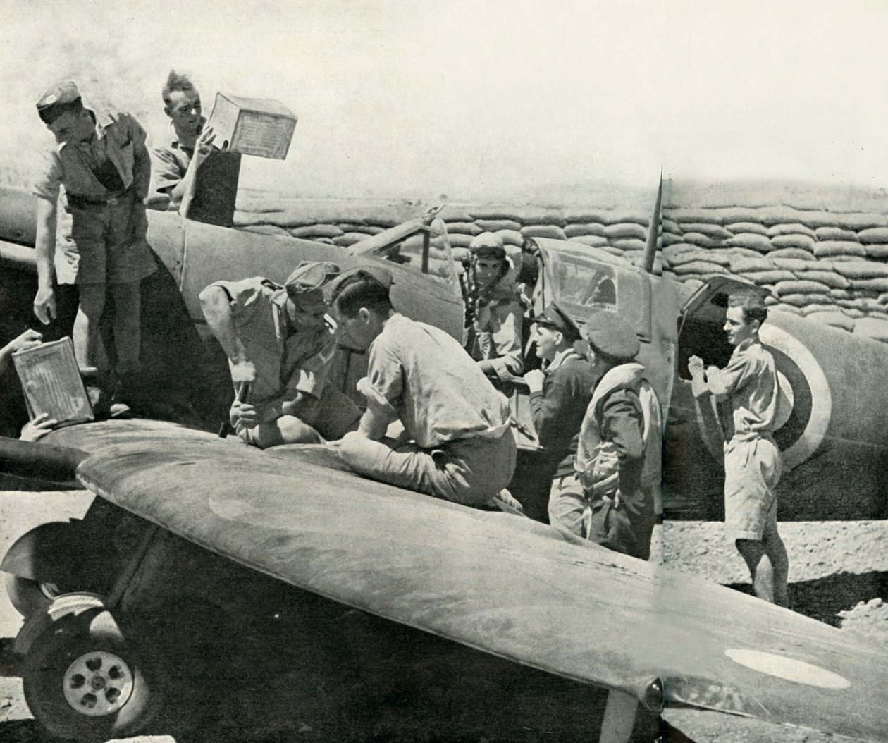 Rifornimento e riarmo dei caccia Spitfire, Malta, Seconda Guerra Mondiale da Unbekannt