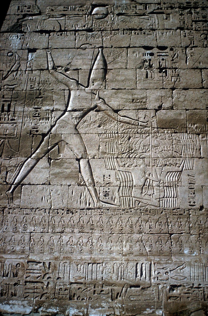 Rilievo di Ramesse III che colpisce i nemici, Tempio funerario di Ramesse III, Medinat Habu, c. 1200 a.C. da Unbekannt