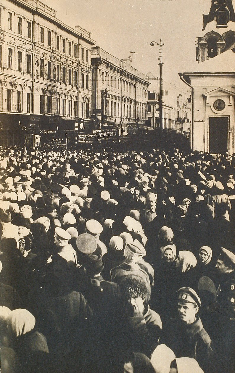 Folle rivoluzionarie alla Tverskaya, Mosca, Russia, c1905-c1917 da Unbekannt