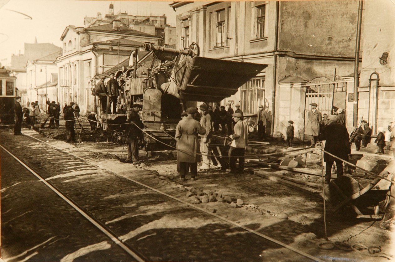 Lavori stradali in via Tverskaya, Mosca, URSS da Unbekannt