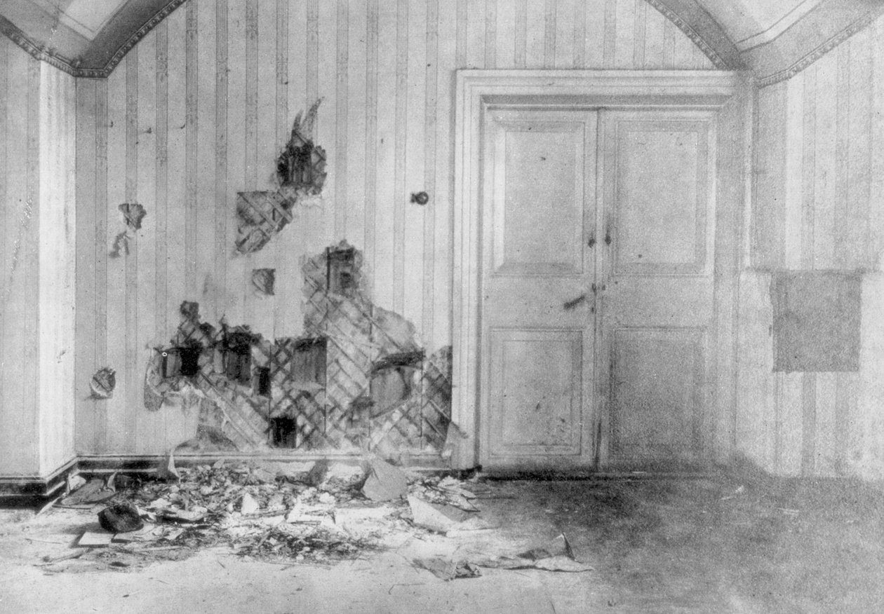 Stanza dove furono giustiziati lo Zar Nicola II e la sua famiglia, Ekaterinburg, Russia, 17 luglio 1918 da Unbekannt