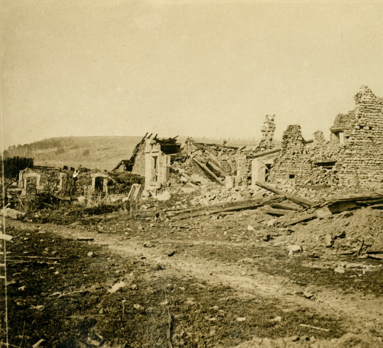 Rovine di Les Éparges, nord della Francia, c1914-c1918 da Unbekannt
