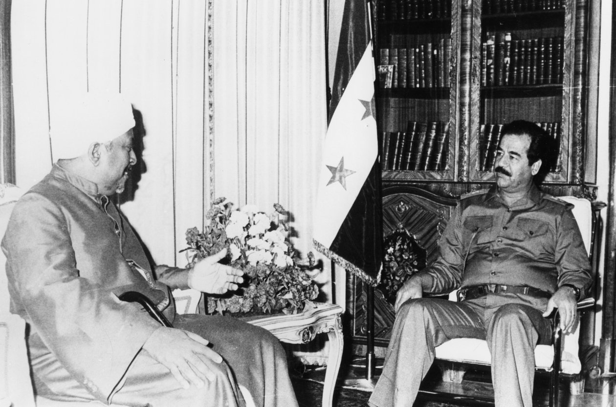 Saddam Hussein a una riunione, Iraq, 1986 da Unbekannt