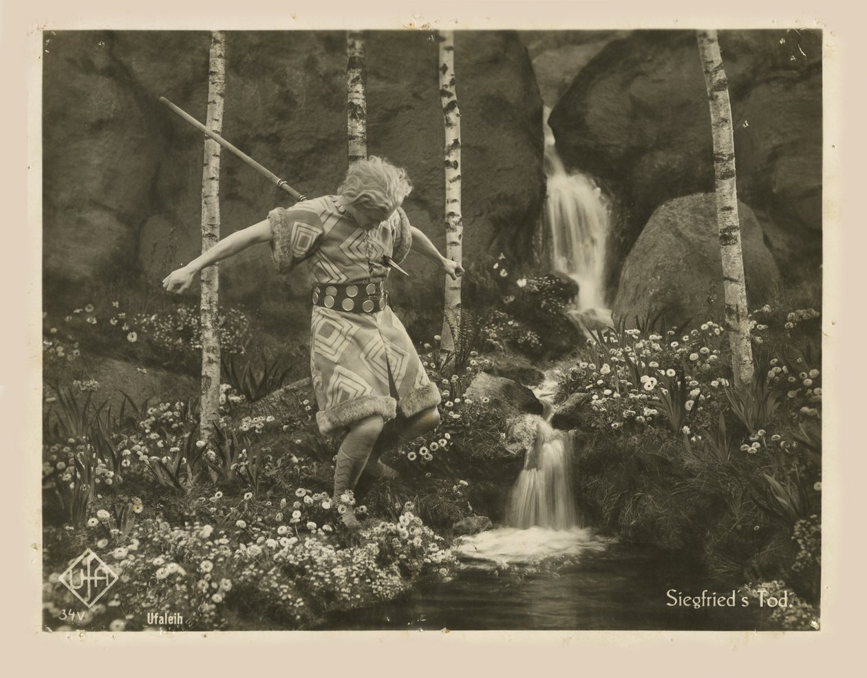 Scena dal film Die Nibelungen: Siegfried di Fritz Lang, 1924 da Unbekannt