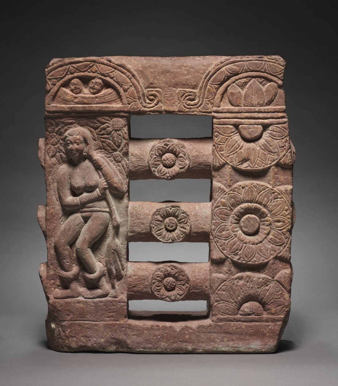 Sezione di Balaustra Monolitica con Bagnante e Medaglioni di Loto, c. 150-250 da Unbekannt
