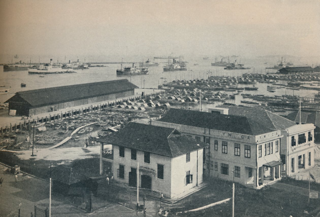 Il porto di Singapore è sempre affollato di navi di molti tipi e nazionalità, 1937 da Unbekannt