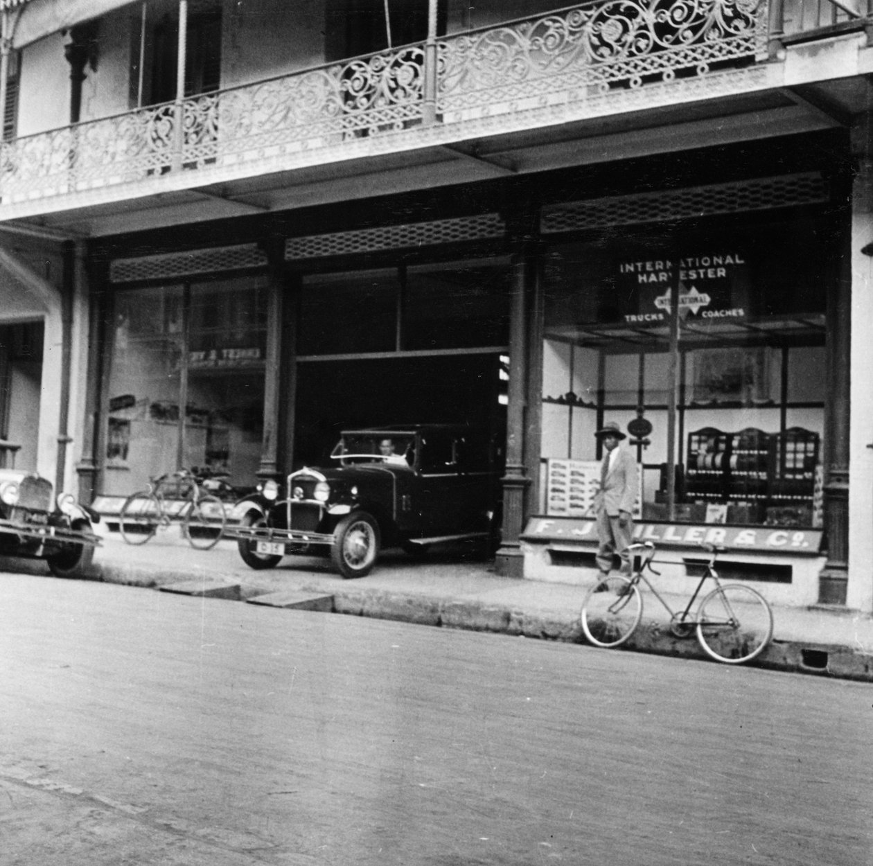 Showroom di auto Singer, Port of Spain, Trinidad, Trinidad e Tobago, 1931 da Unbekannt
