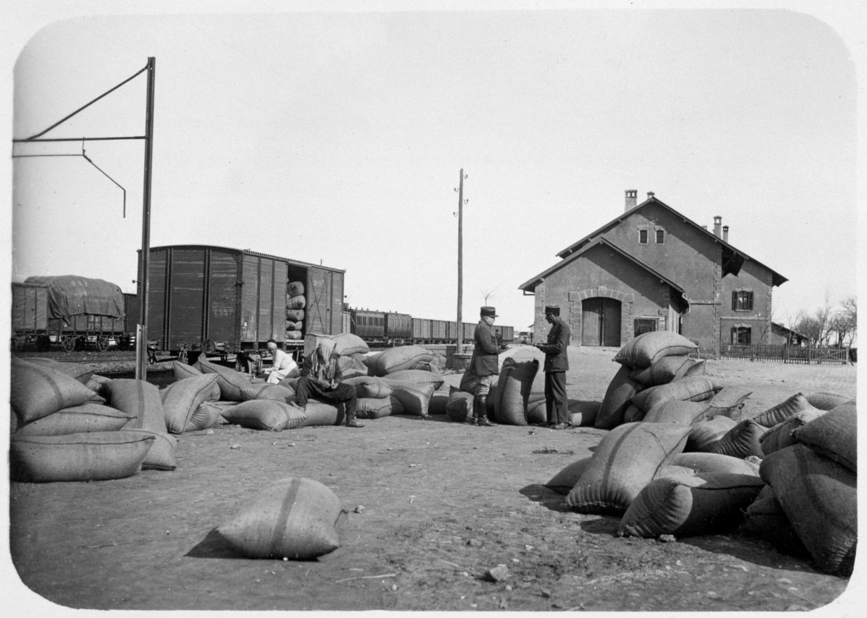 Soldati della Legione Straniera Francese in uno scalo ferroviario, Siria, XX secolo da Unbekannt