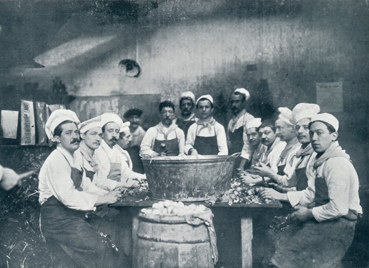 Alcuni dei cuochi che preparano la zuppa alla Messagerie Van Gand, c1914 da Unbekannt