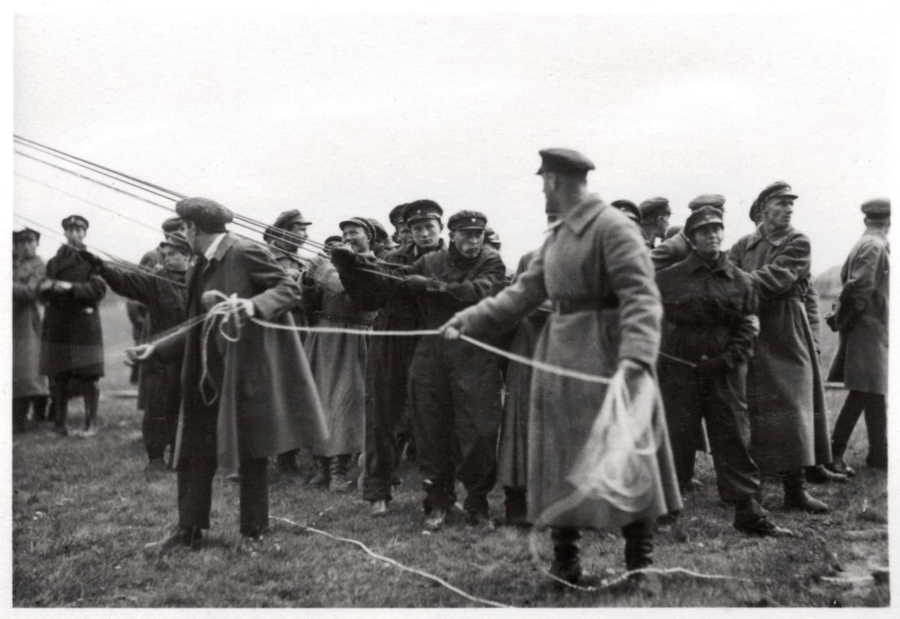Equipaggio di atterraggio di un dirigibile sovietico, Mosca, URSS, 1930 da Unbekannt