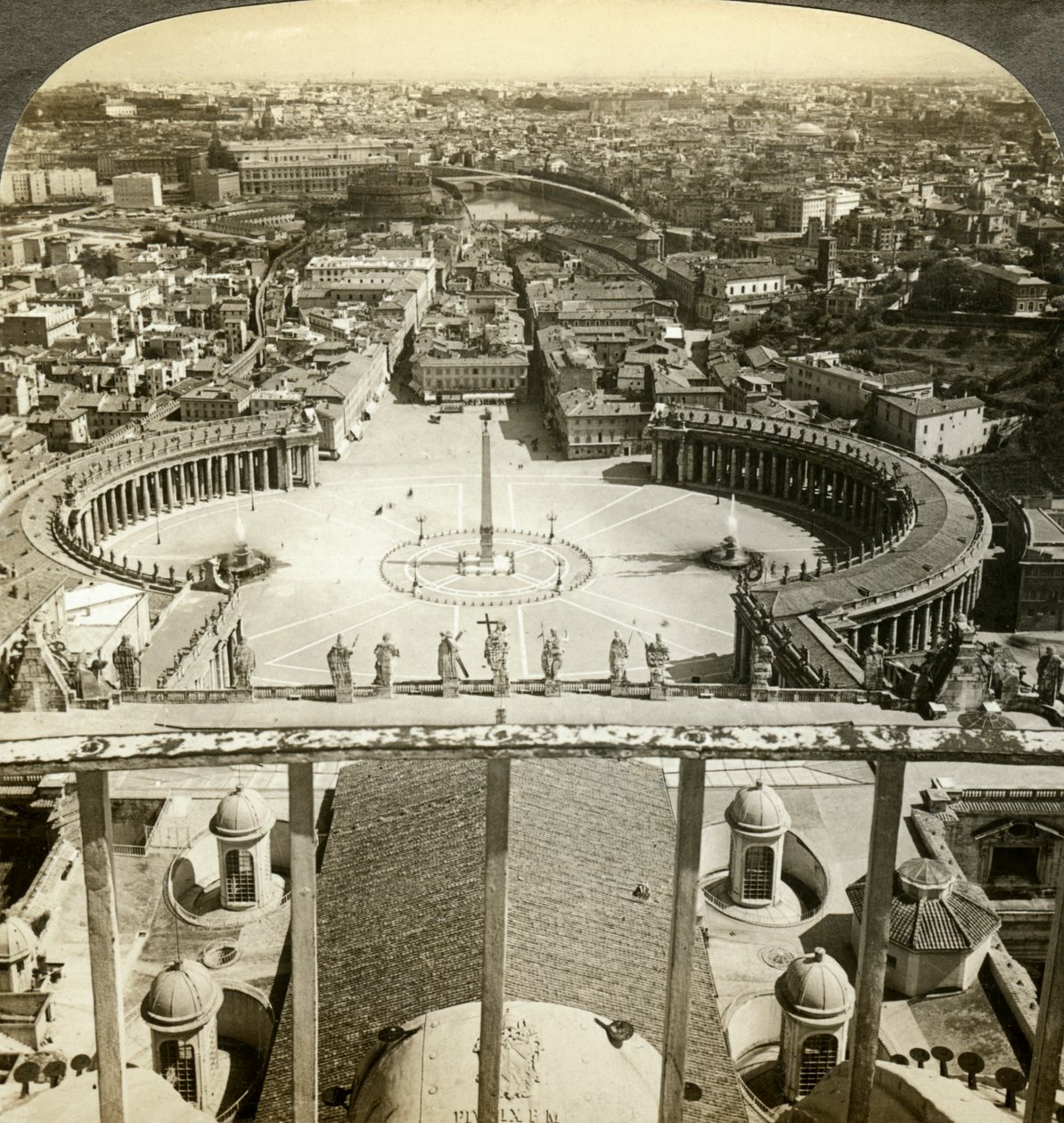 Piazza San Pietro dalla cupola della Basilica di San Pietro, Roma, Italia da Unbekannt