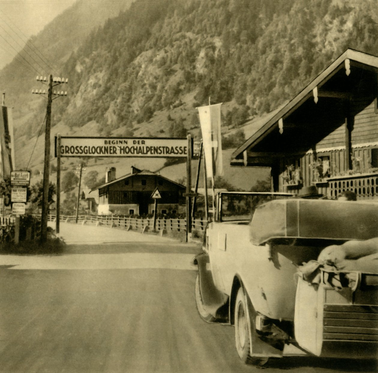 Inizio della strada alpina del Grossglockner, Fusch an der Großglocknerstraße, Austria, c. 1935 da Unbekannt