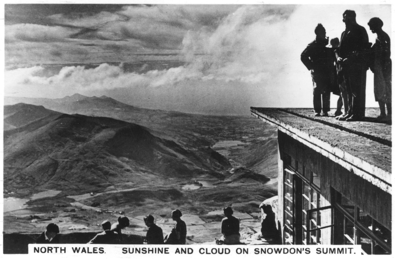 Sole e nuvole sulla cima di Snowdon, Galles del nord, 1936 da Unbekannt