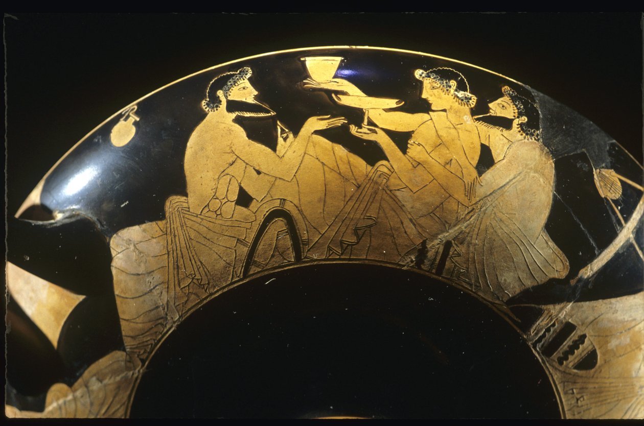 Scena di simposio su kylix attica a figure rosse, coppa da vino, 5° secolo a.C. da Unbekannt