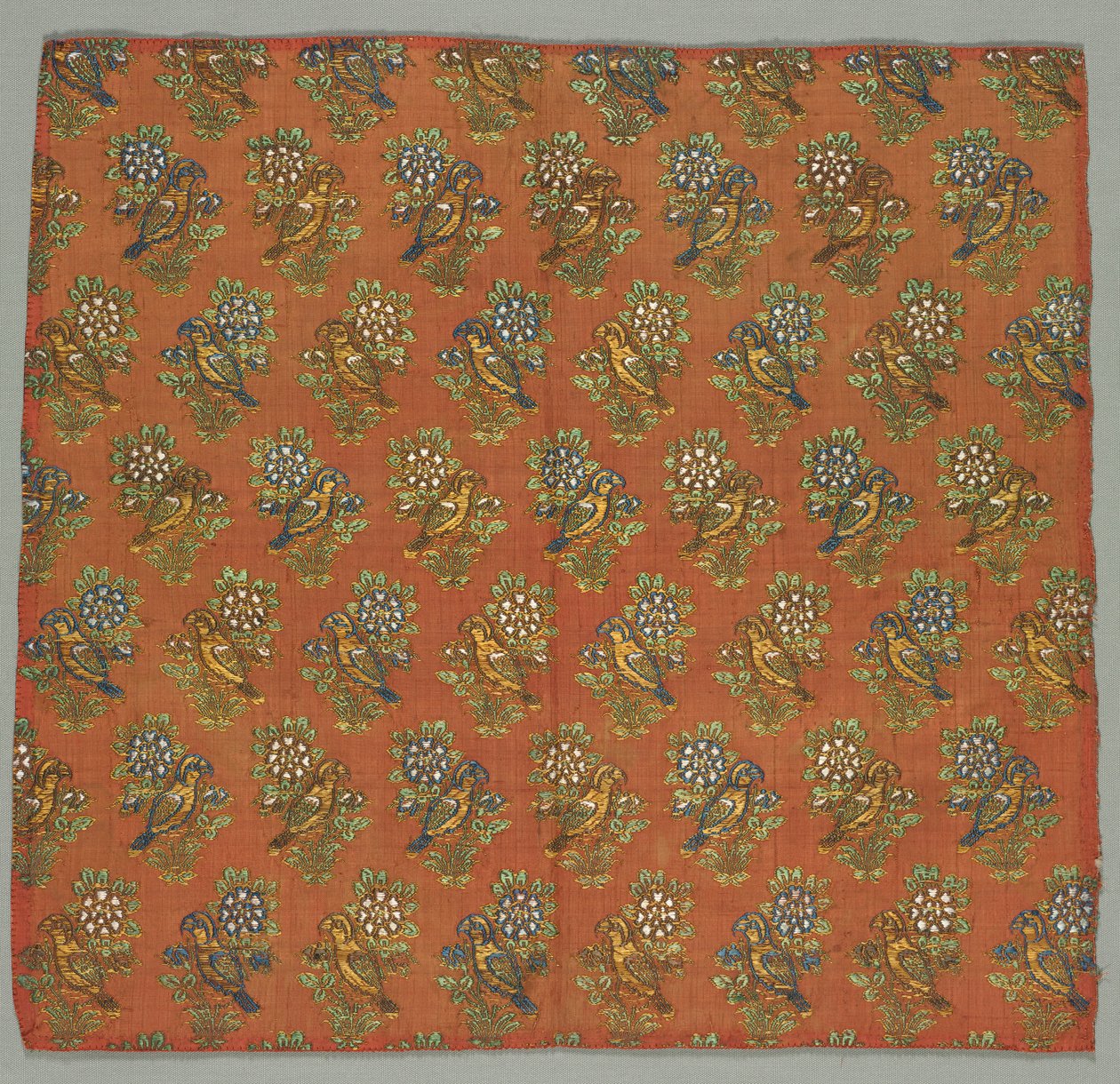 Frammento di taffetà con motivo Gul-u-Bulbul Rosa e Usignolo, 1700s da Unbekannt