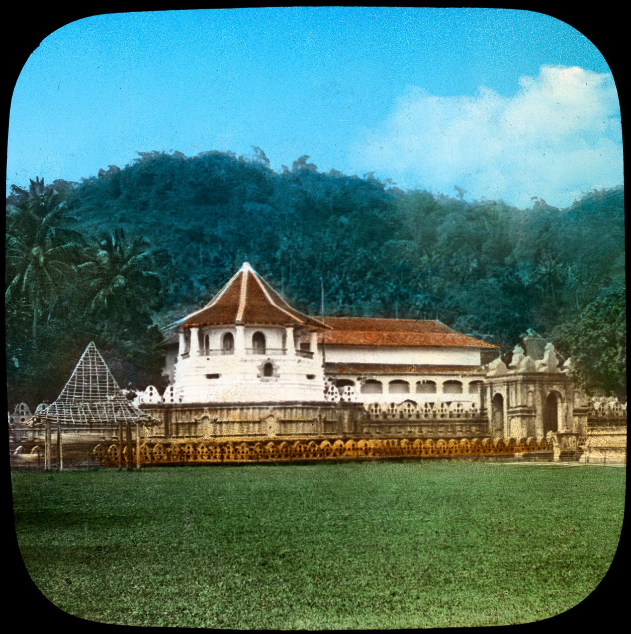 Tempio del Sacro Dente, Kandy, Ceylon, fine XIX o inizio XX secolo da Unbekannt