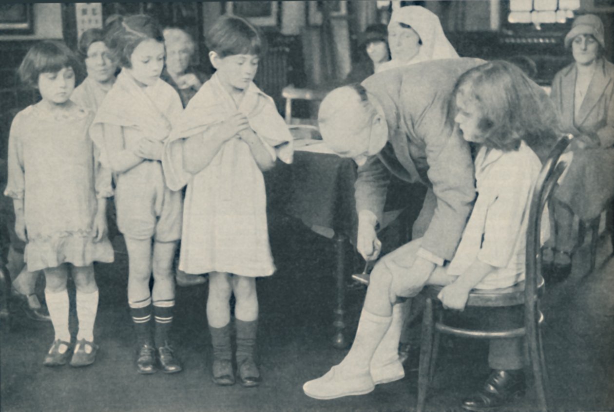 Test del riflesso rotuleo per indicazione di malattia nervosa, c1935 da Unbekannt