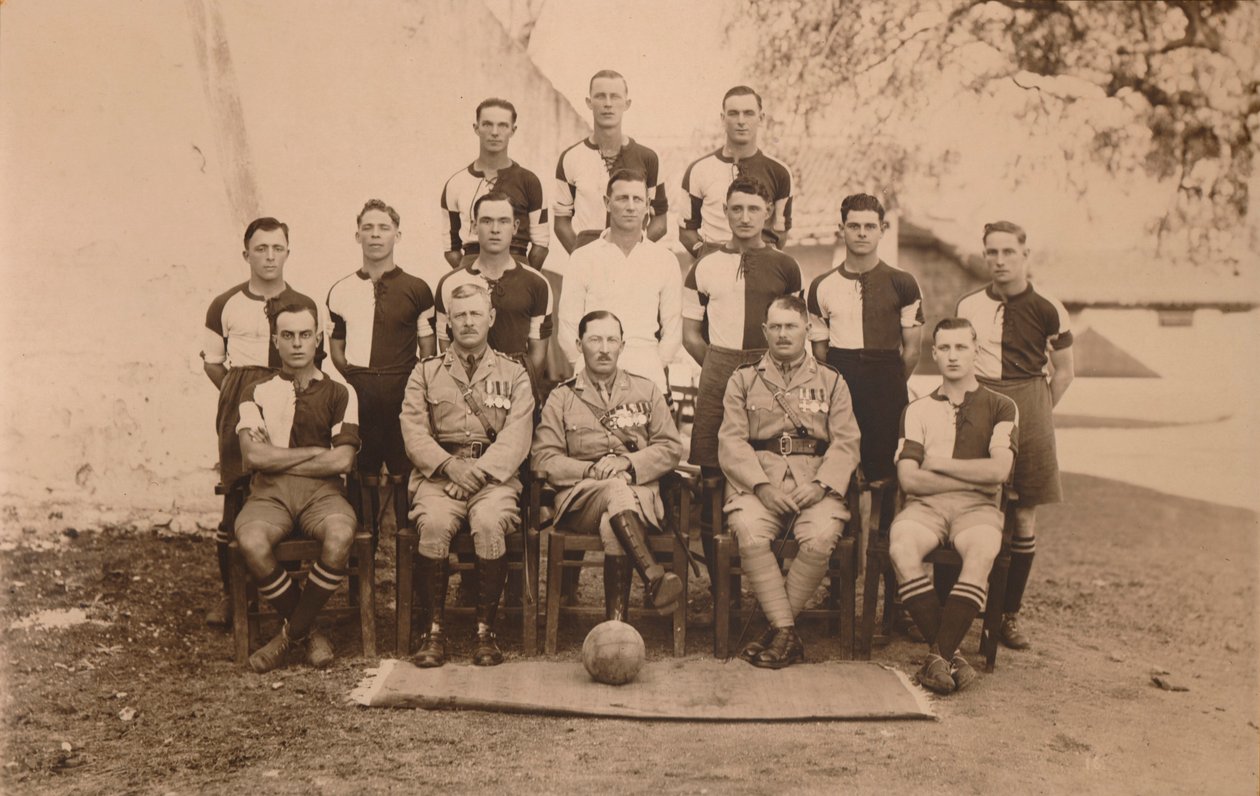 La Squadra di Calcio del Primo Battaglione, Il Reggimento Reale del Kent Occidentale della Regina. Poona da Unbekannt