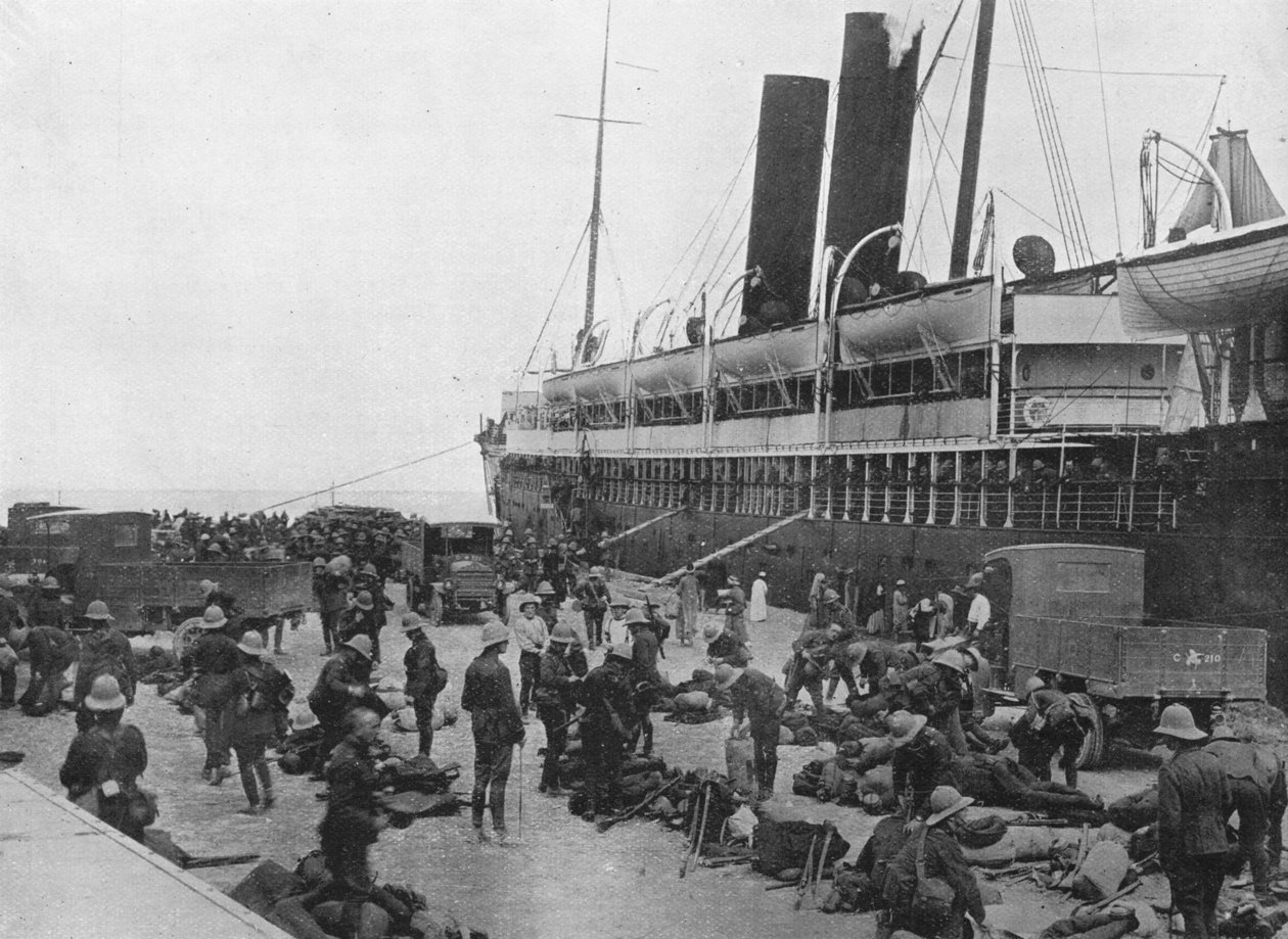 La forza di spedizione dei Dardanelli parte: Un trasporto che si carica ad Alessandria, 1915 da Unbekannt