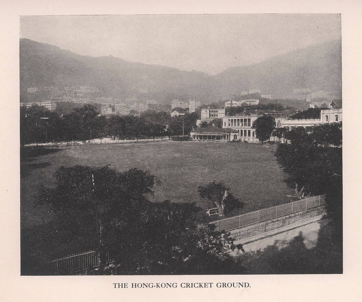 Il campo di cricket di Hong Kong, 1912 da Unbekannt