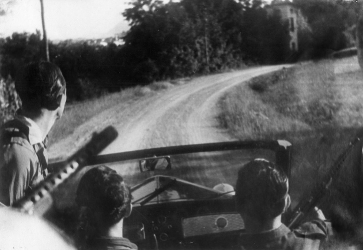 Il movimento di resistenza italiano: partigiani armati su una jeep, Langhe, Piemonte, Italia da Unbekannt