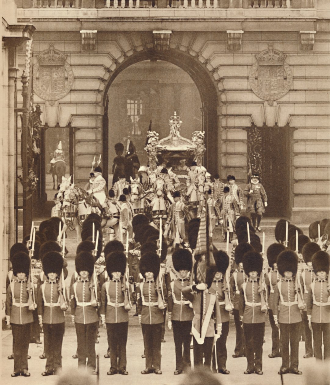 Il re e la regina lasciano il palazzo per la loro incoronazione, 1937 da Unbekannt