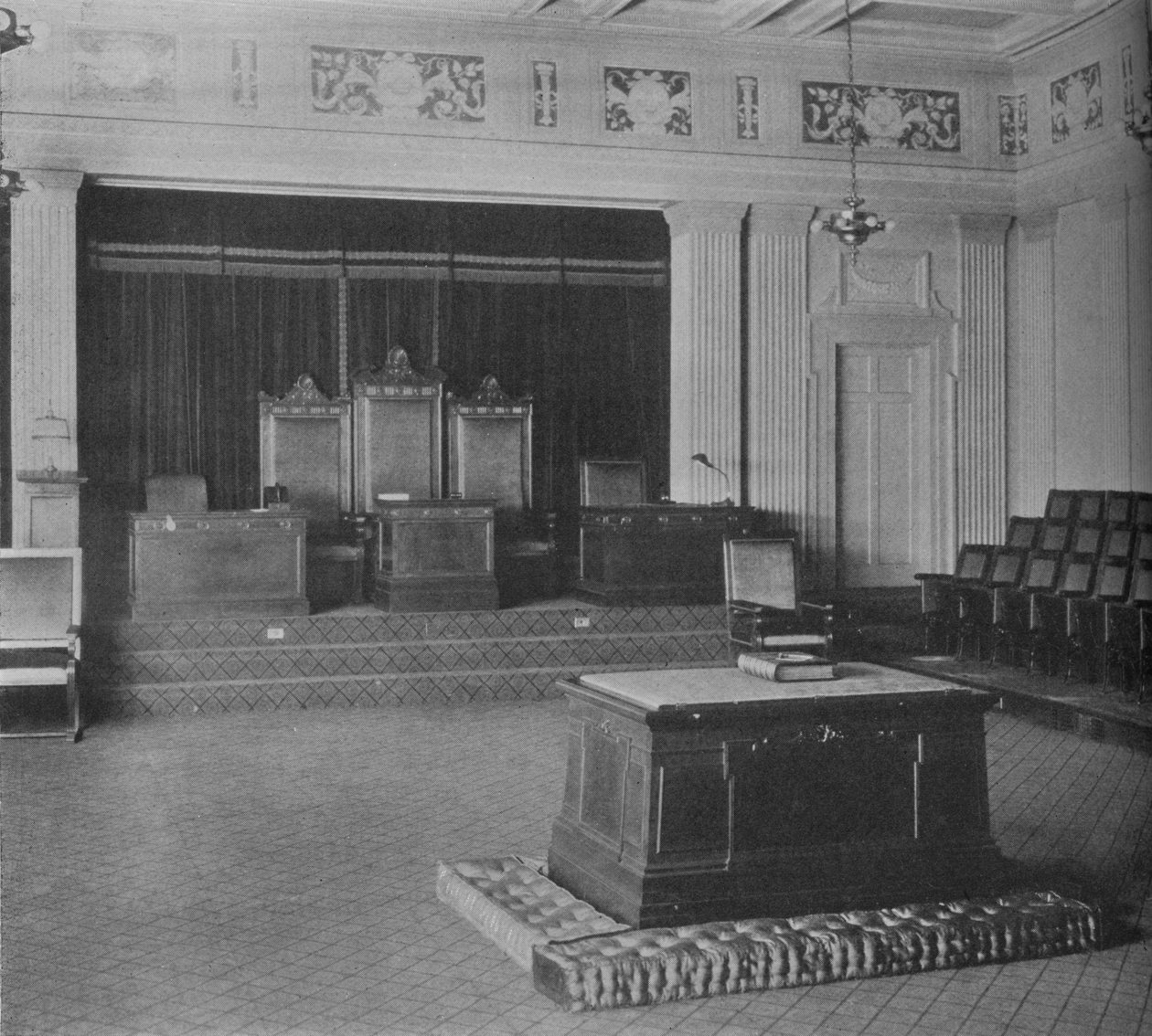La Sala della Loggia, mostrando il fregio decorativo, Tempio Massonico, Birmingham, Alabama, 1924 da Unbekannt