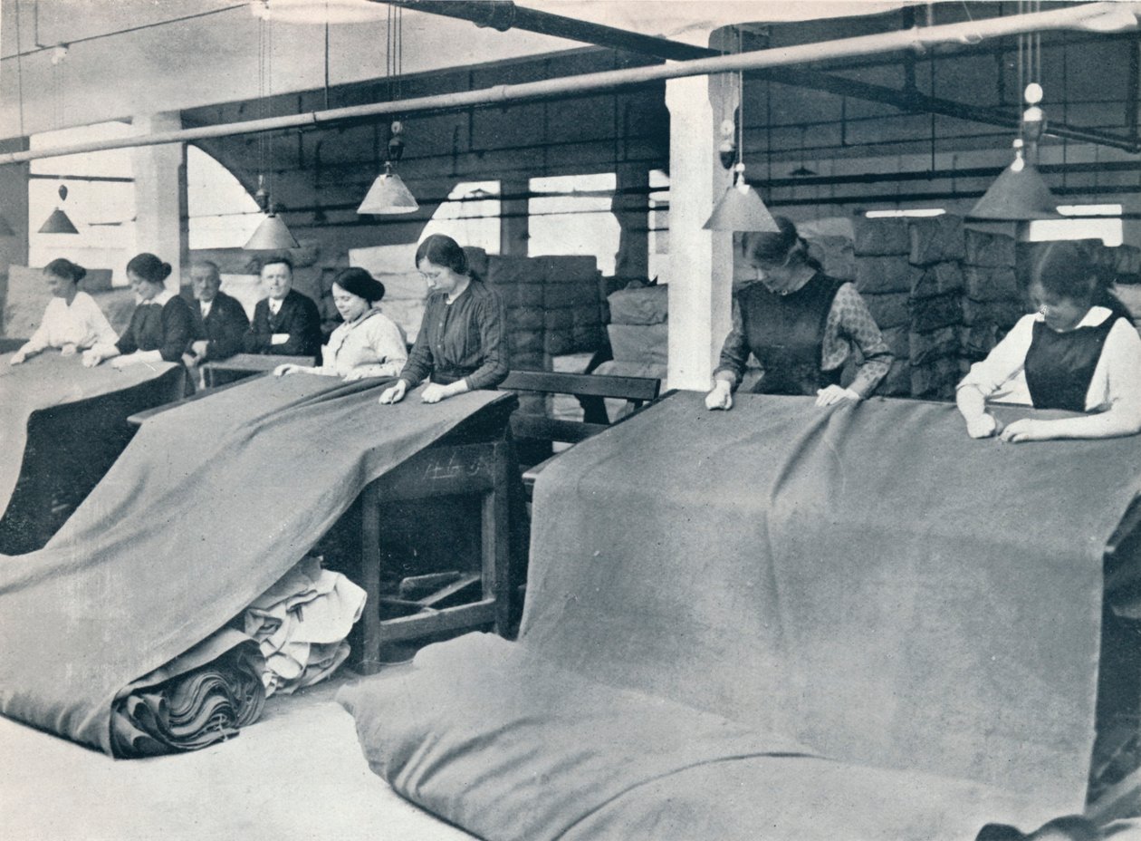 La fabbricazione del khaki: esaminando il tessuto finito, c. 1914 da Unbekannt