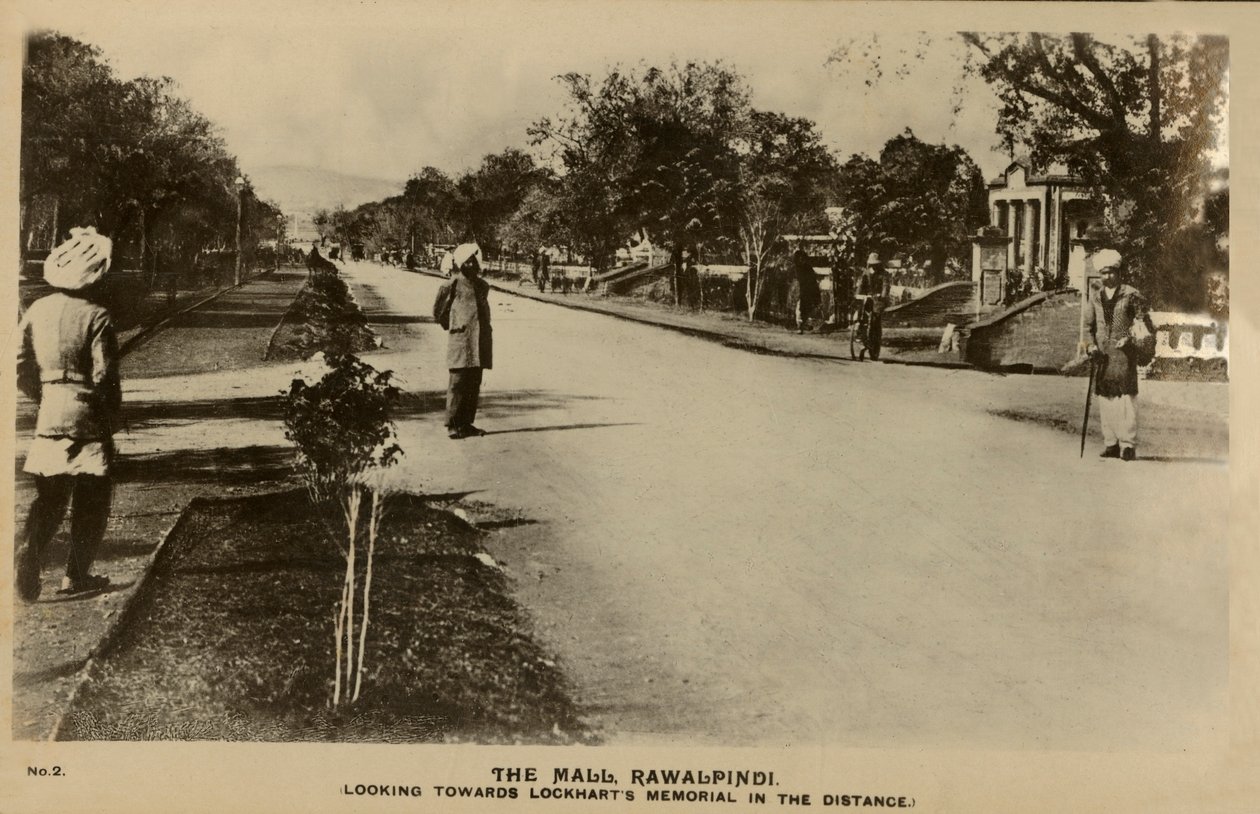 Il Mall, Rawalpindi - Verso il Memoriale di Lockhart in lontananza, c1918-c1939 da Unbekannt