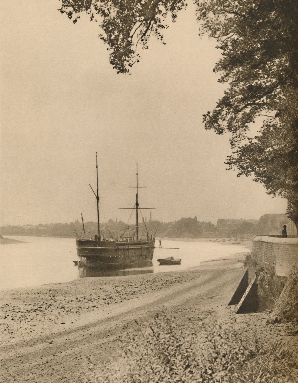 La vecchia cicogna ai suoi ormeggi al largo di Chiswick Mall, c1935 da Unbekannt