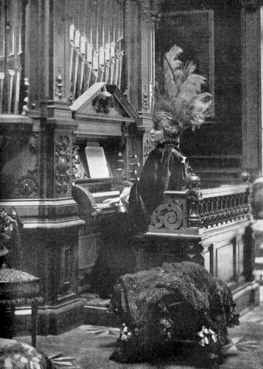 La regina di Romania che suona l
