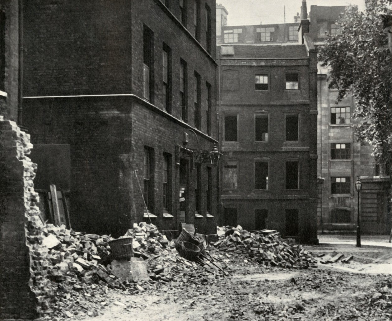 Il sito del cancello da Fetter Lane e le case abbandonate in attesa di demolizione, 1934 da Unbekannt