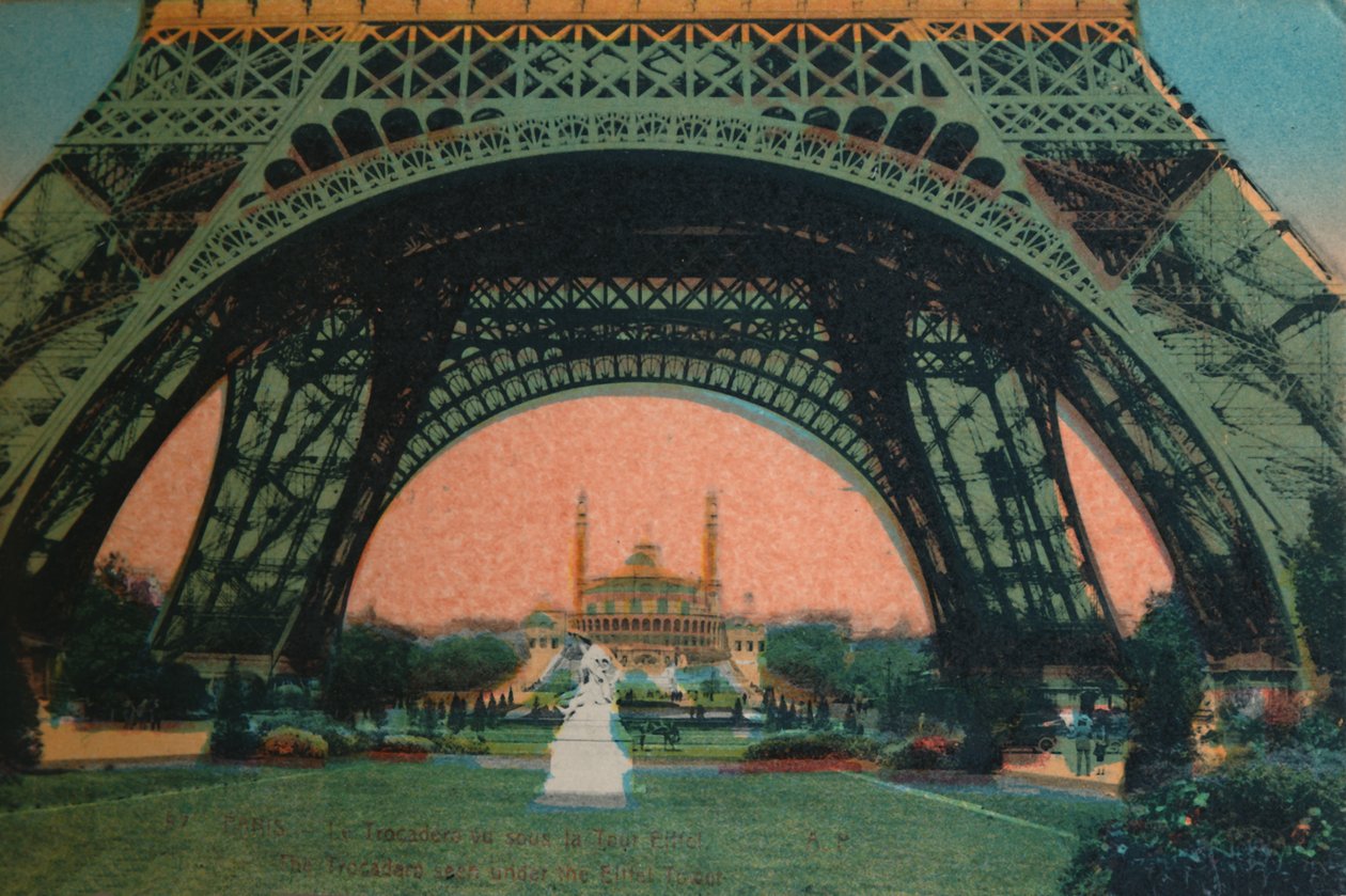 Il Trocadéro visto sotto la Torre Eiffel, Parigi, c1920 da Unbekannt