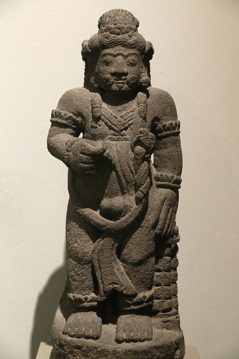 Museo Victoria and Albert. Figura di guardiano da un dramma epico. Pietra vulcanica. Indonesia (Giava orientale). 1400-1500. Periodo Majapahit. Regno Unito da Unbekannt