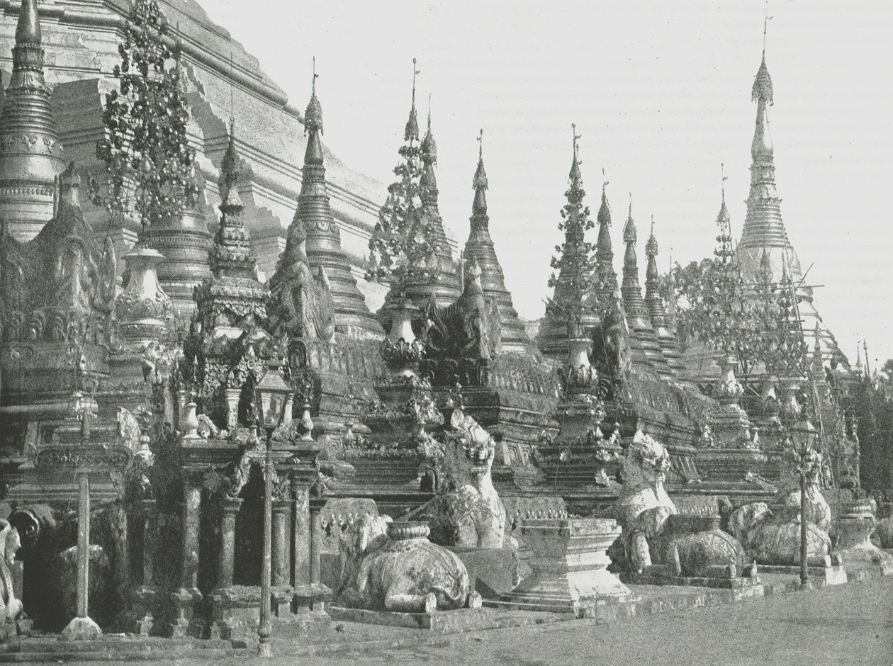 La base della Grande Pagoda, Rangoon, Birmania, 1895 da Unbekannt