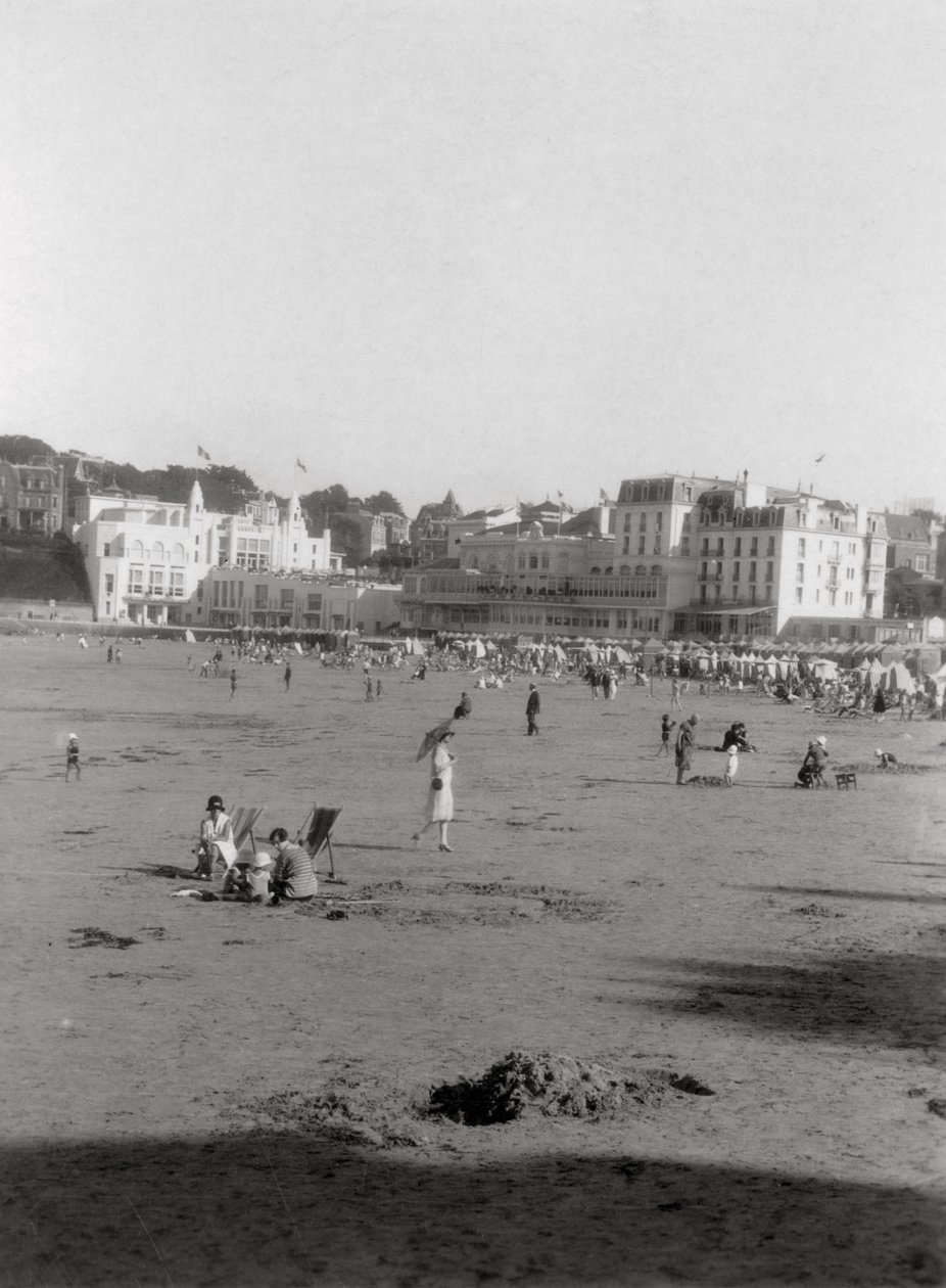 La spiaggia, Dinard, Bretagna, XX secolo da Unbekannt