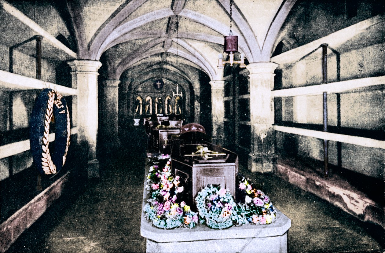 La cripta sotto il presbiterio della Cappella di San Giorgio, Castello di Windsor, 1910 1911 da Unbekannt