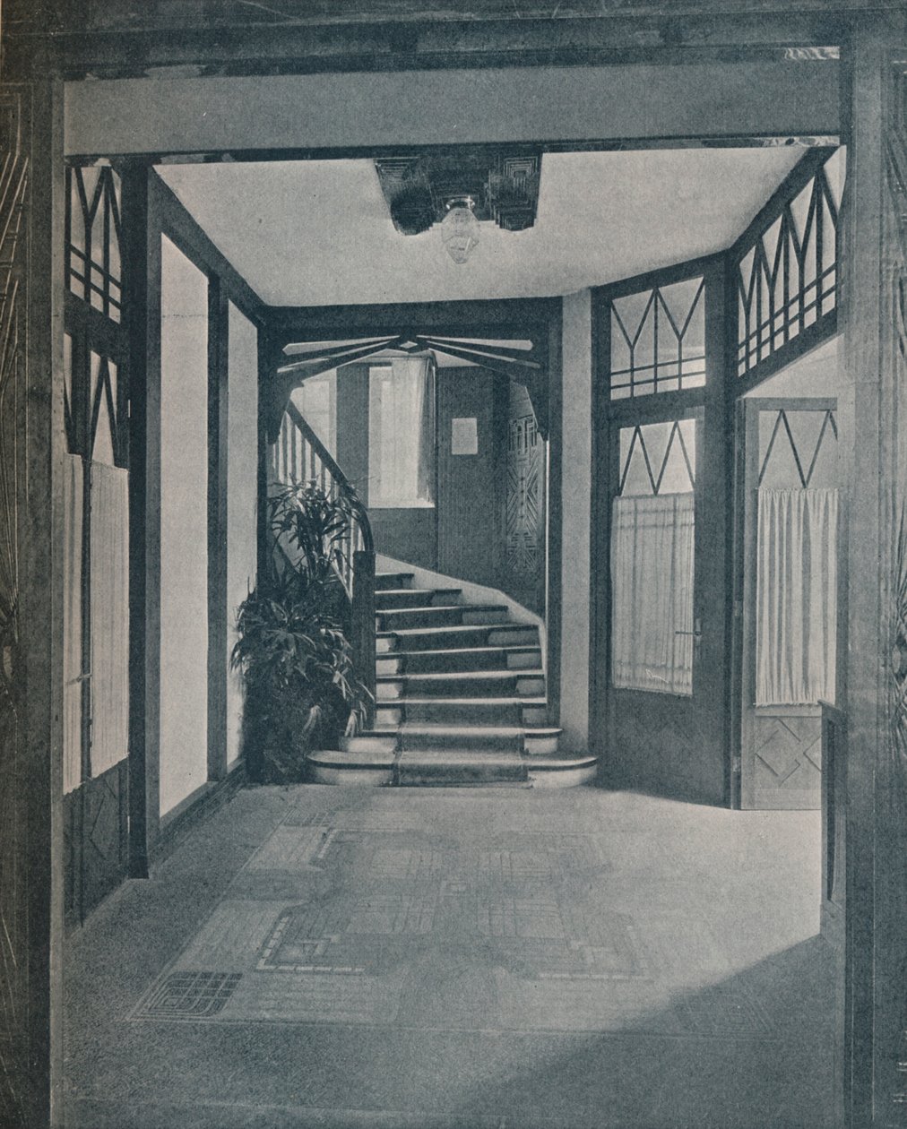 Il pavimento e la scala della Casa Behrens, progettata da Peter Behrens, 1901 da Unbekannt