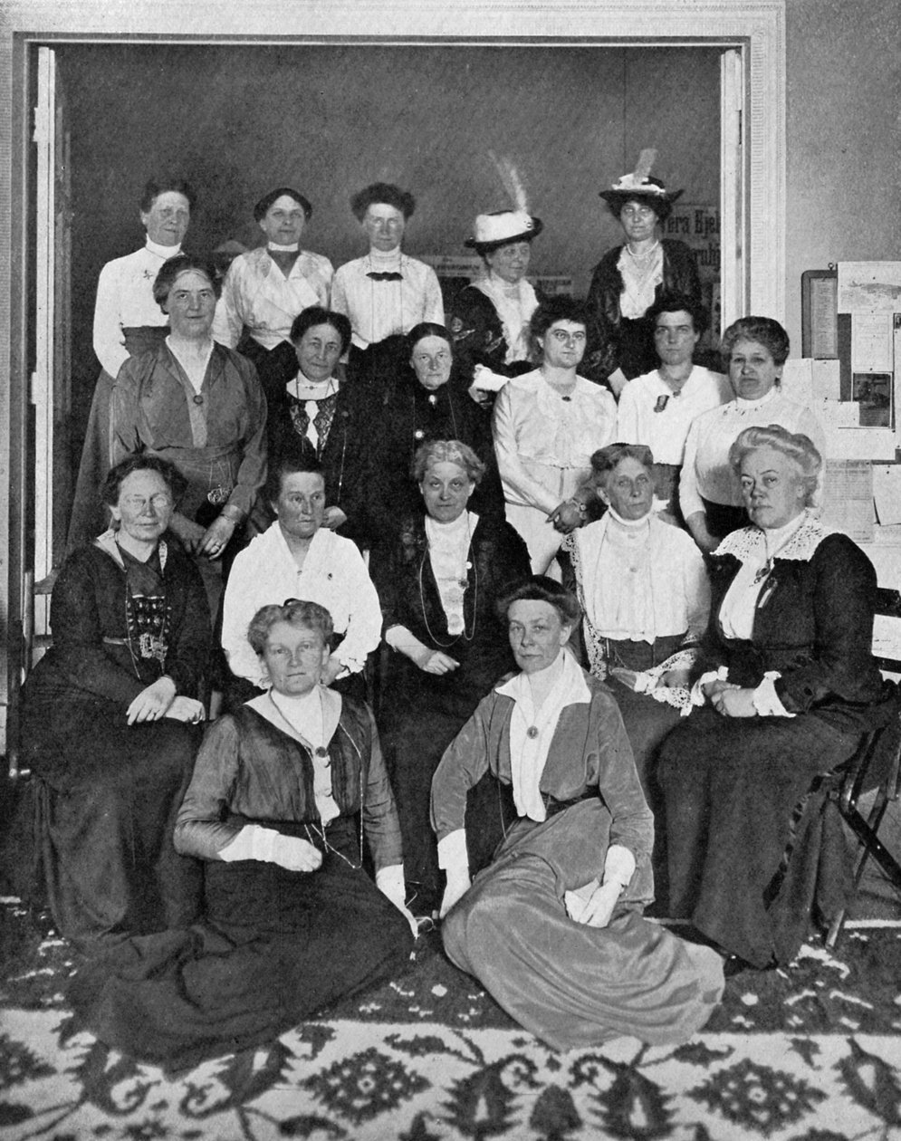 Il raduno internazionale delle lavoratrici per il suffragio femminile, 1914, c1920 da Unbekannt